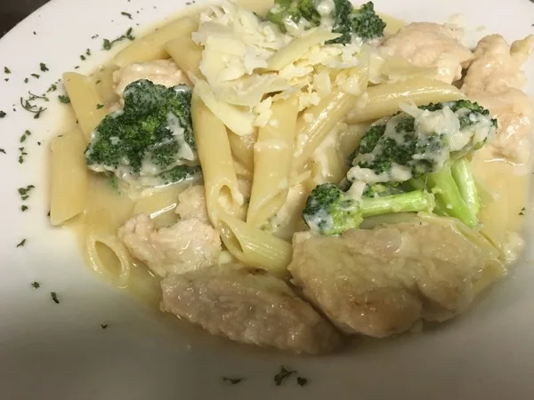 Chicken pasta with broccoli